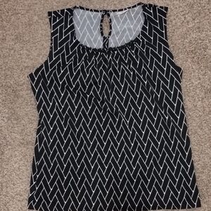 Roz & Ali Black and White Geometric Sleeveless Keyhole Top
